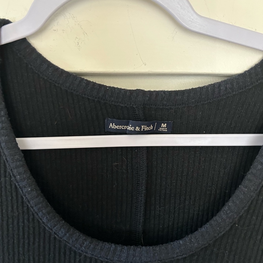 Abercrombie & Fitch Lettuce Edge Black Fitted Tee - Picture 3 of 3